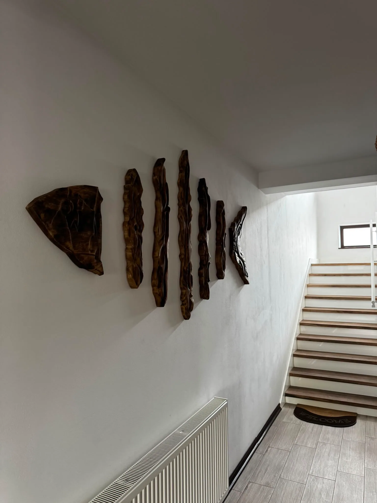 Decor din lemn pe scara
