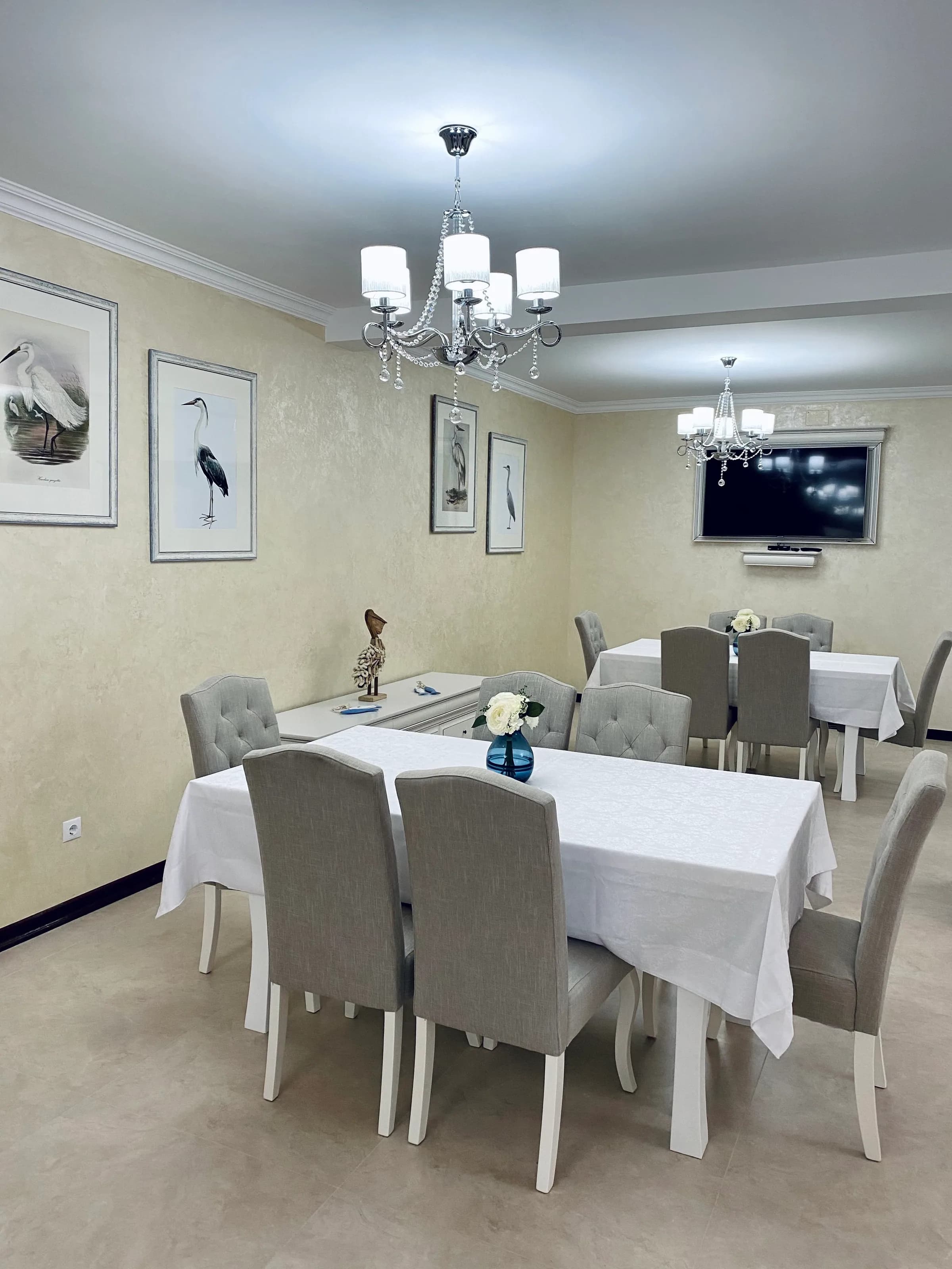 Sala de mese mese albe